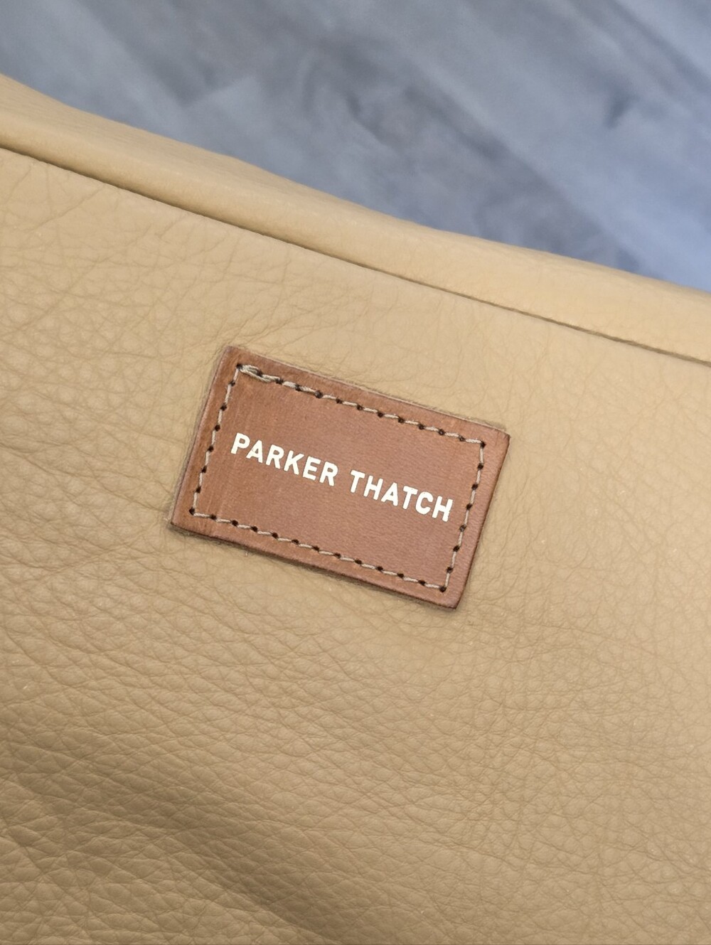 EXCELLENT PARKER THATCH CROSS YOUR HEART SLING BAG - LEATHER BUTTERSCOTCH - Picture 8 of 14